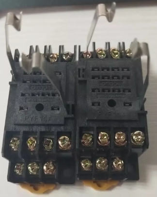 继电器座
